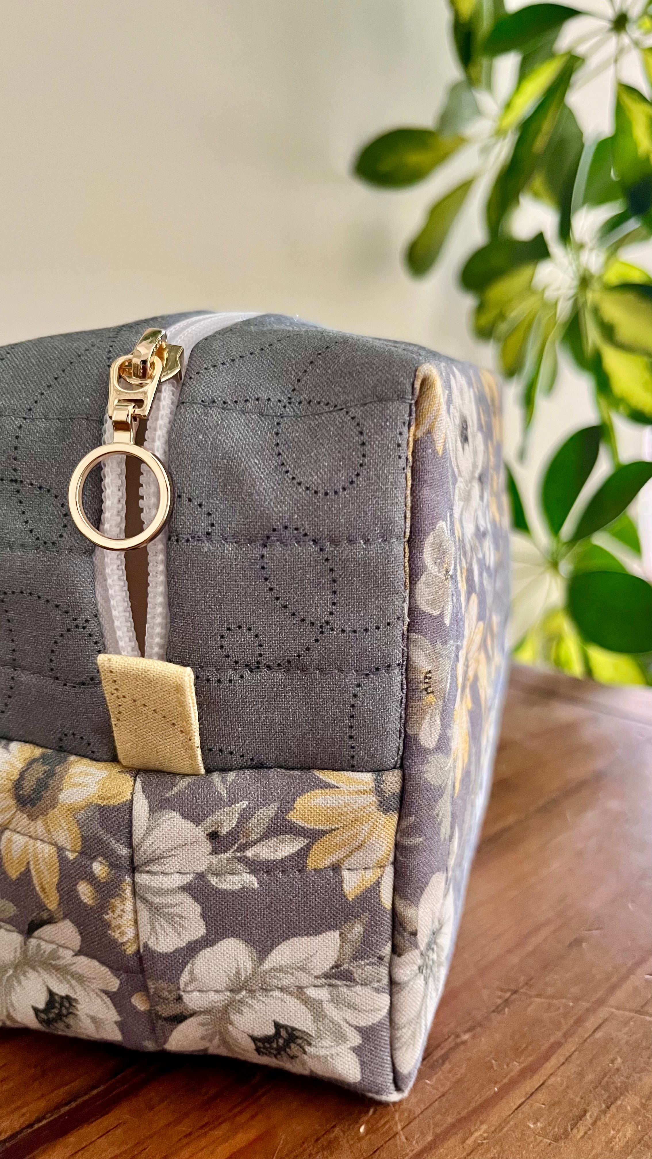 Box Pouch Gris Flores