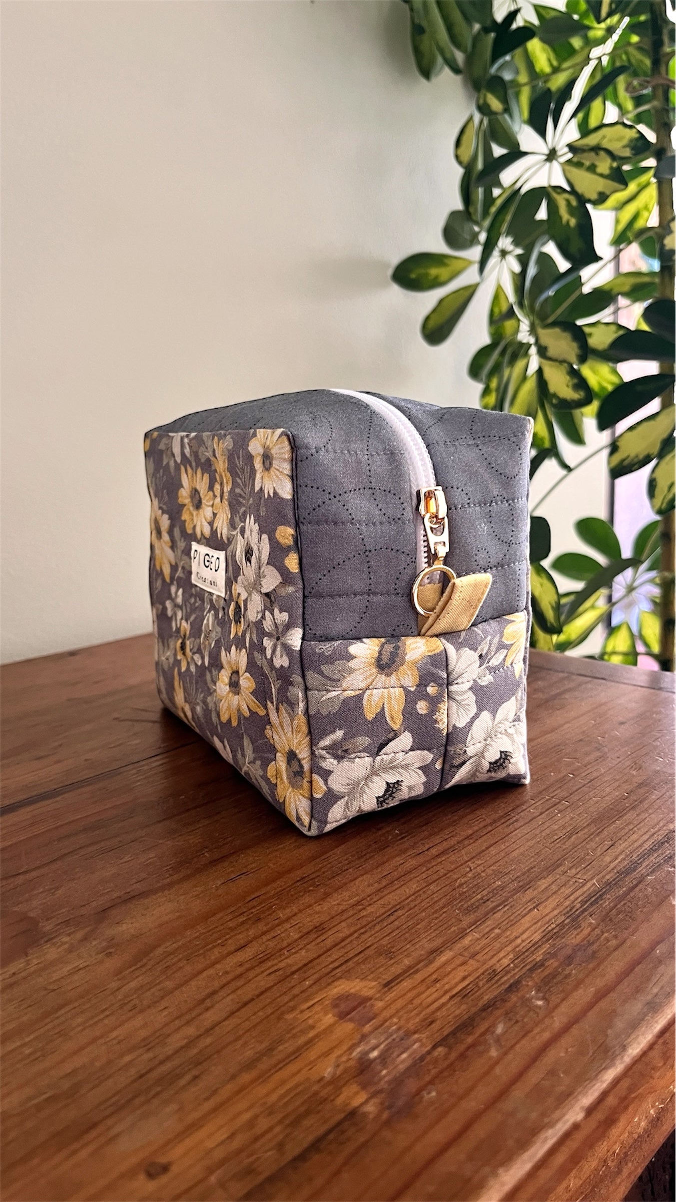 Box Pouch Gris Flores