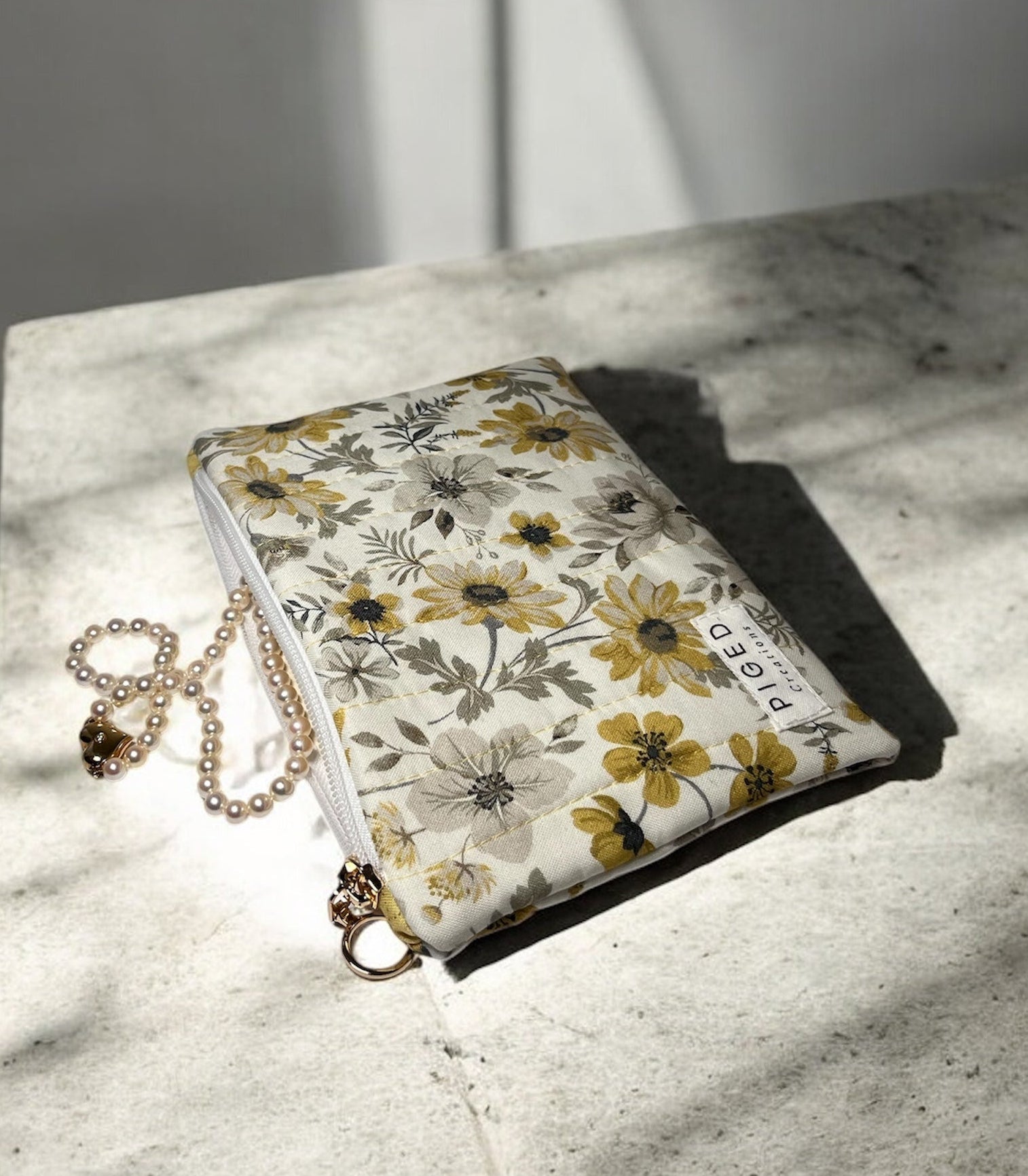 Zipper Pounch blanco flores